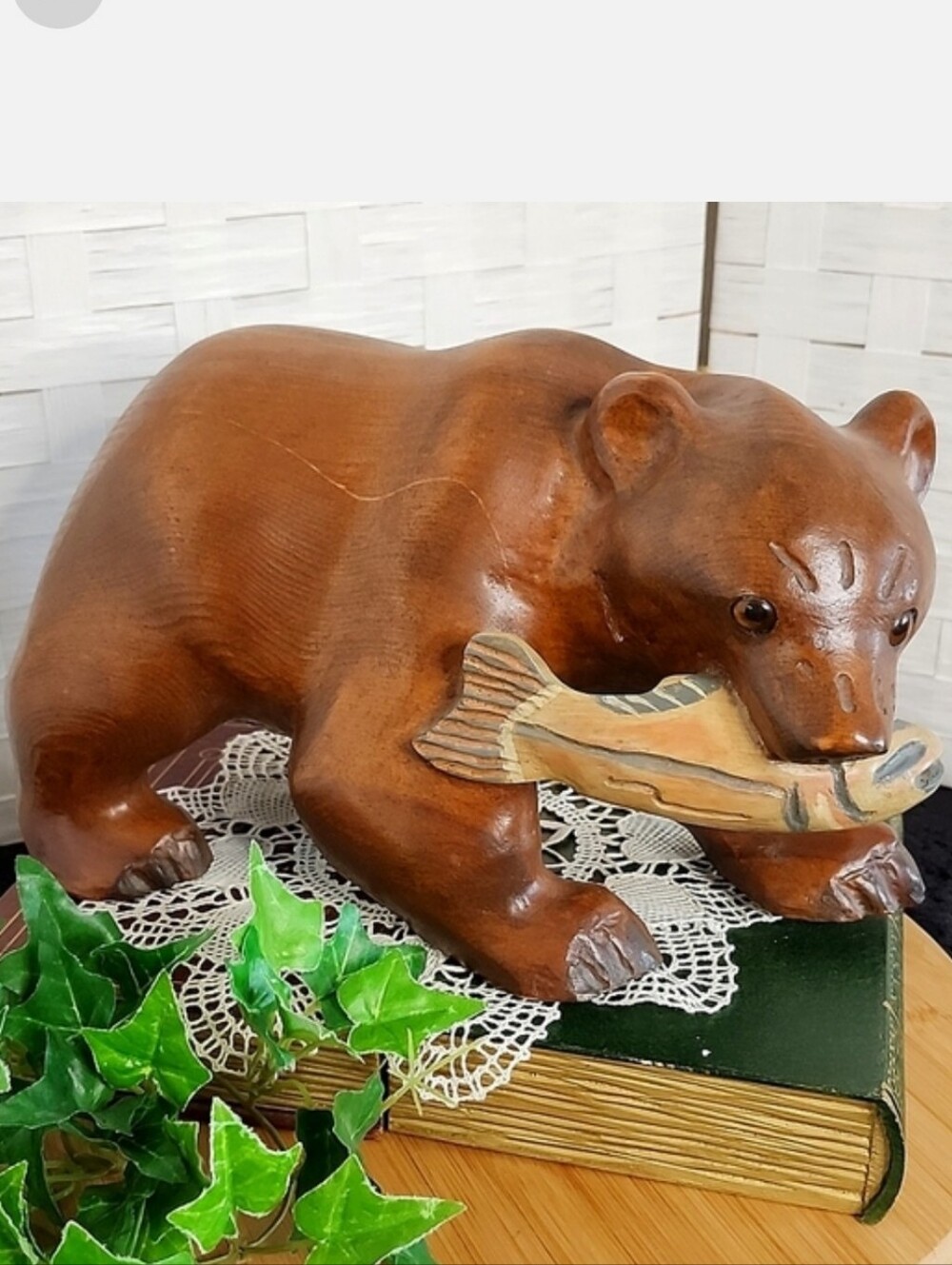 👉*VINTAGE* ED HASBROUCK HAND CARVED BEAR W/ SALMON ~WHITTLERS MOTHER ~STURDY